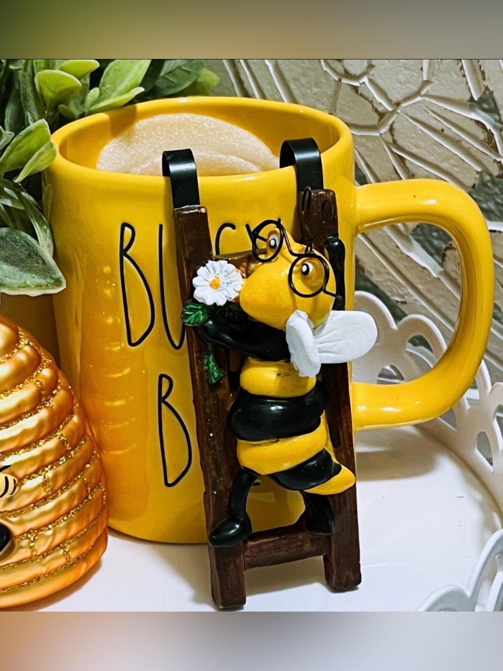 Farmhouse Bumble bee On ladder Mug planter hanger decor